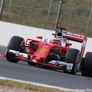 Test F1 - Ferrari: a Barcellona Raikkonen completa il GP simulato. Provata la struttura di protezione “Halo”