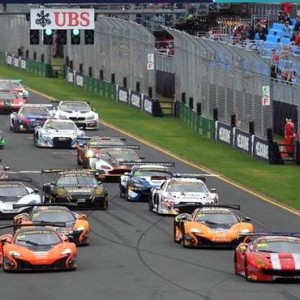 Montermini primo al traguardo di Melbourne sulla Ferrari 488 GT3