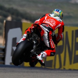 Davies vince Gara 1 e si inserisce nella sfida al titolo