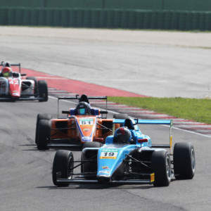 Debutto in rimonta per Giacomo Bianchi in Formula 4