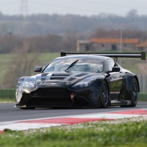 MAX MUGELLI AFFIANCA FRANCESCO SINI AL VOLANTE DELL'ASTON MARTIN NEL CAMPIONATO ITALIANO GRAN TURISMO