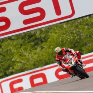 Davies al top nel primo giorno di Imola