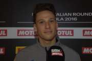 Davanti al pubblico di casa il pilota di Aprilia ha concluso la prima giornata con il settimo crono
