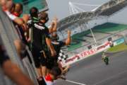 Gara1: Sykes domina