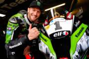 Tom Sykes riceve in regalo la Ninja ZX-10R con cui ha vinto il titolo nel 2013