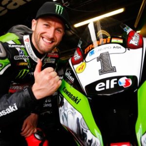 Tom Sykes riceve in regalo la Ninja ZX-10R con cui ha vinto il titolo nel 2013