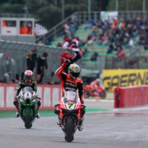 Gara2: Davies centra la doppietta sul circuito di casa per Ducati