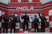 RICCARDO PERA (EBIMOTORS), DOPO LA VITTORIA IN GARA-1 SI CONFERMA SUL GRADINO PIÙ ALTO DEL PODIO ANCHE IN GARA-2 DEL CAYMAN GT4 TROPHY ITALIA