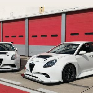 DUE ALFA ROMEO GIULIETTA QV SFORNATE DALLA BACCI ED AUTOFFICINA RALLY AL DEBUTTO IN PISTA A VALLELUNGA.