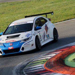 MONZA, LIBERE 1. AKU PELLINEN E LA HONDA CIVIC TCR DELLA MM MOTORSPORT SUBITO AL PRIMATO CRONOMETRICO.