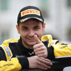 LUCA PANZANI PRONTO A TENERE ALTI I COLORI RENAULT IN OCCASIONE DEL RALLYE MONTE CARLO