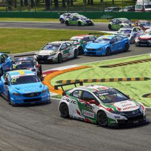 Monteiro doubles WTCC points lead in Italy
