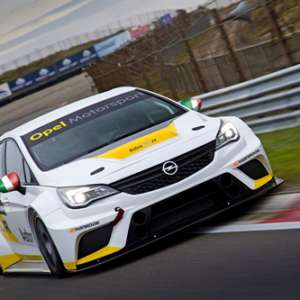È la volta della Opel Astra nel TCR Italy Touring Car Championship.