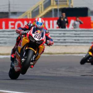 Il Red Bull Honda World Superbike Team impaziente di affrontare l’avventura italiana