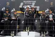 Il team Antonelli Motorsport festeggia a Silverstone la vittoria di Giraudi e Galbiati