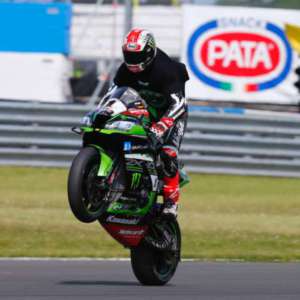 Rea vince Gara2 a Donington Park