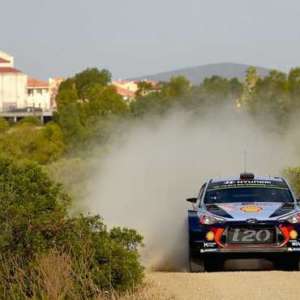Neuville (Hyundai) è il primo leader del Rally Italia Sardegna
