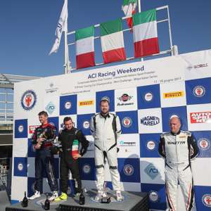 Nicola Neri (Porsche Cayman), tanta grinta e prima vittoria in gara-2 a Monza nella classe GTS