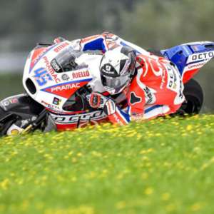 Prezioso 9° per Scott nelle FP2. Petrux non trova grip con la gomma morbida nel time attack.