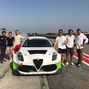 Ad Imola la V-Action Racing Team debutta nel TCR Italy con due Alfa Romeo Giulietta della Romeo Ferraris.