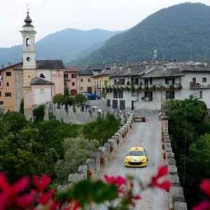 Scalda i motori il rally delle Valli Cuneesi unica gara svizzera in terra italiana