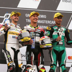 DOMINIQUE AEGERTER TRIUMPHIERT IM STRÖMENDEN REGEN