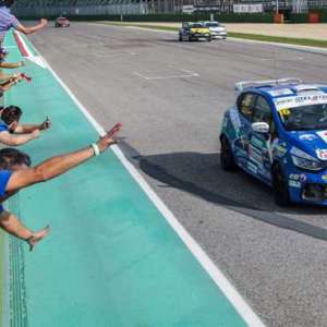 Clio Cup – SANDRUCCI VINCE LA PRIMA SFIDA DI IMOLA ED IPOTECA IL TITOLO