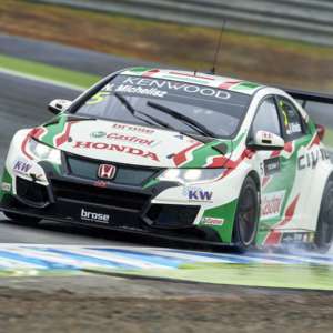 Michelisz on pole for Honda in Japan