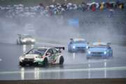 Michelisz wins for Honda on home soil