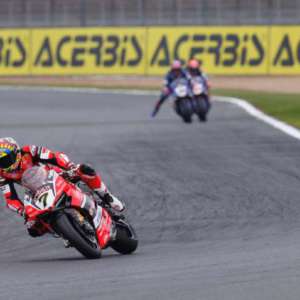 Davies vince Gara2 a Magny-Cours