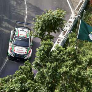 Michelisz puts Honda on front row in Macau