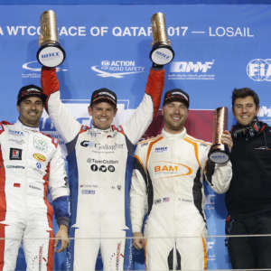 WTCC QATAR : SÉBASTIEN LOEB RACING ENDS WITH A BRACE, A TITLE, AND A PODIUM IN THE WORLD CHAMPIONSHIP !