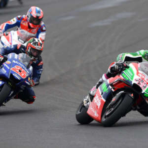 SCOTT REDDING COGLIE I PRIMI PUNTI IRIDATI SU APRILIA  ALEIX ESPARGARO' COSTRETTO AL RITIRO PER UN PROBLEMA A UN COMPONENTE ELETTRICO