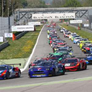 Audi davanti alla Mercedes in una elettrizzante 3 Ore Blancpain