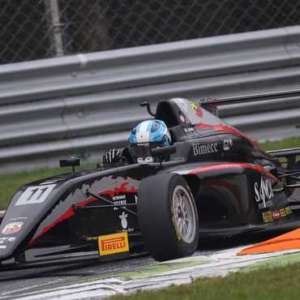 Lorandi al via della F4 Italia con Bhaitech