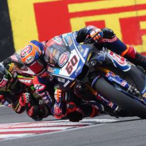 Straordinario van der Mark, a Donington è doppietta