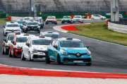 CLIO CUP ITALIA: A MISANO DI LUCA SIGLA IL TERZO SUCCESSO, JELMINI ROMPE IL GHIACCIO IN GARA 2