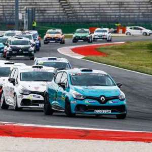 CLIO CUP ITALIA: A MISANO DI LUCA SIGLA IL TERZO SUCCESSO, JELMINI ROMPE IL GHIACCIO IN GARA 2