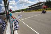 Lowes fenomenale, sua Gara 2. Grande doppietta Yamaha