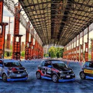 Pubblico “elettrizzato” dalla presenza di smart EQ fortwo e-cup al Salone dell’auto di Torino