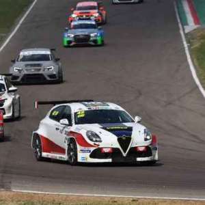 Due Alfa Romeo Giulietta TCR by Romeo Ferraris a Misano