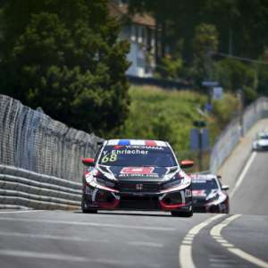 Honda Civic Type R drivers ready for Slovakia