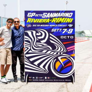 SI ALZANO I VELI, ECCO IL POSTER UFFICIALE DEL  GRAN PREMIO OCTO DI SAN MARINO E DELLA RIVIERA DI RIMINI