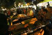 FRA DUE ALI DI FOLLA IERI SERA  I BOLIDI DEL DTM NELLE STRADE DI RICCIONE E MISANO  PER RENDERE OMAGGIO A MARCO SIMONCELLI