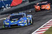 Super Trofeo | Pole position e vittoria per Karol Basz al Nurburgring che allunga in campionato