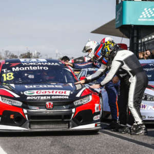 WTCR DRIVERS FORM GUARD OF HONOUR AS MONTEIRO RETURNS AFTER 415 DAYS OF FIGHTING