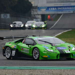 LORENZO VEGLIA SUL PODIO  DEL "TRICOLORE GRAN TURISMO" DI MONZA