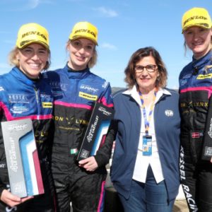 Donne nello sport: al Monza Eni Circuit l'incontro tra l'equipaggio femminile Kessel Racing e le campionesse di ciclismo della squadra BePink