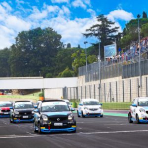 20 smart e-cup sono pronte a sfidarsi a tutto...kilowatt nell’arena di Vallelunga