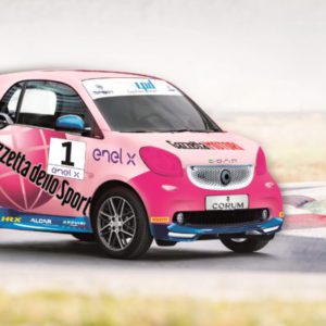Per la smart EQ fortwo e-cup un tocco di rosa con La Gazzetta dello Sport